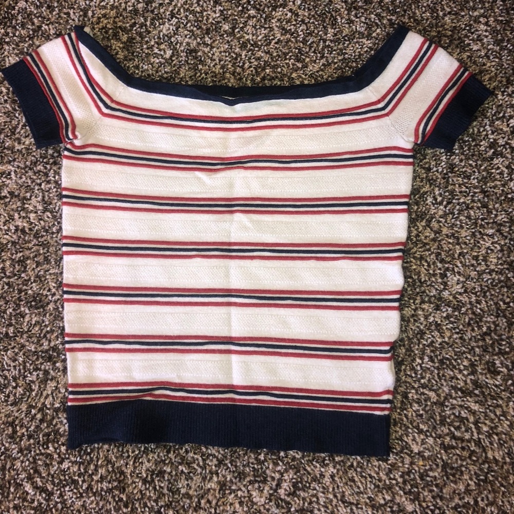 A&E off the shoulder crop top